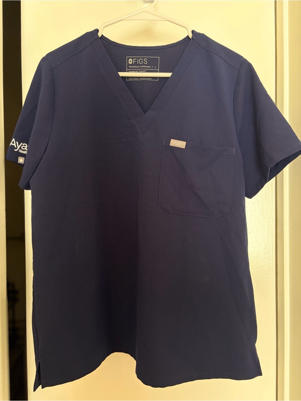 FIGS Catarina One Pocket Scrub Top Women Large L Navy Blue V-Neck FIONx